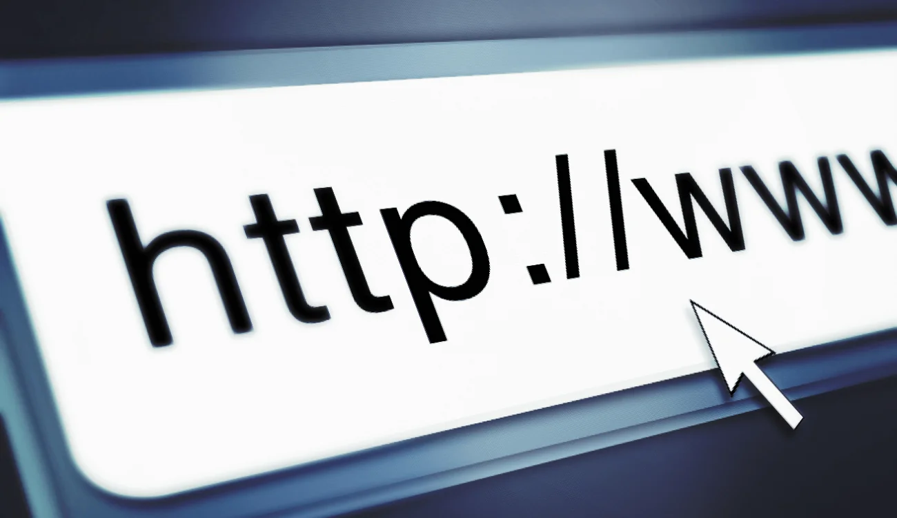 A graphic of a cursor arrow pointing at the begining of a web url.