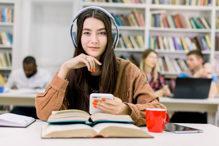 How Video Learning Facilitates Student Study Strategies