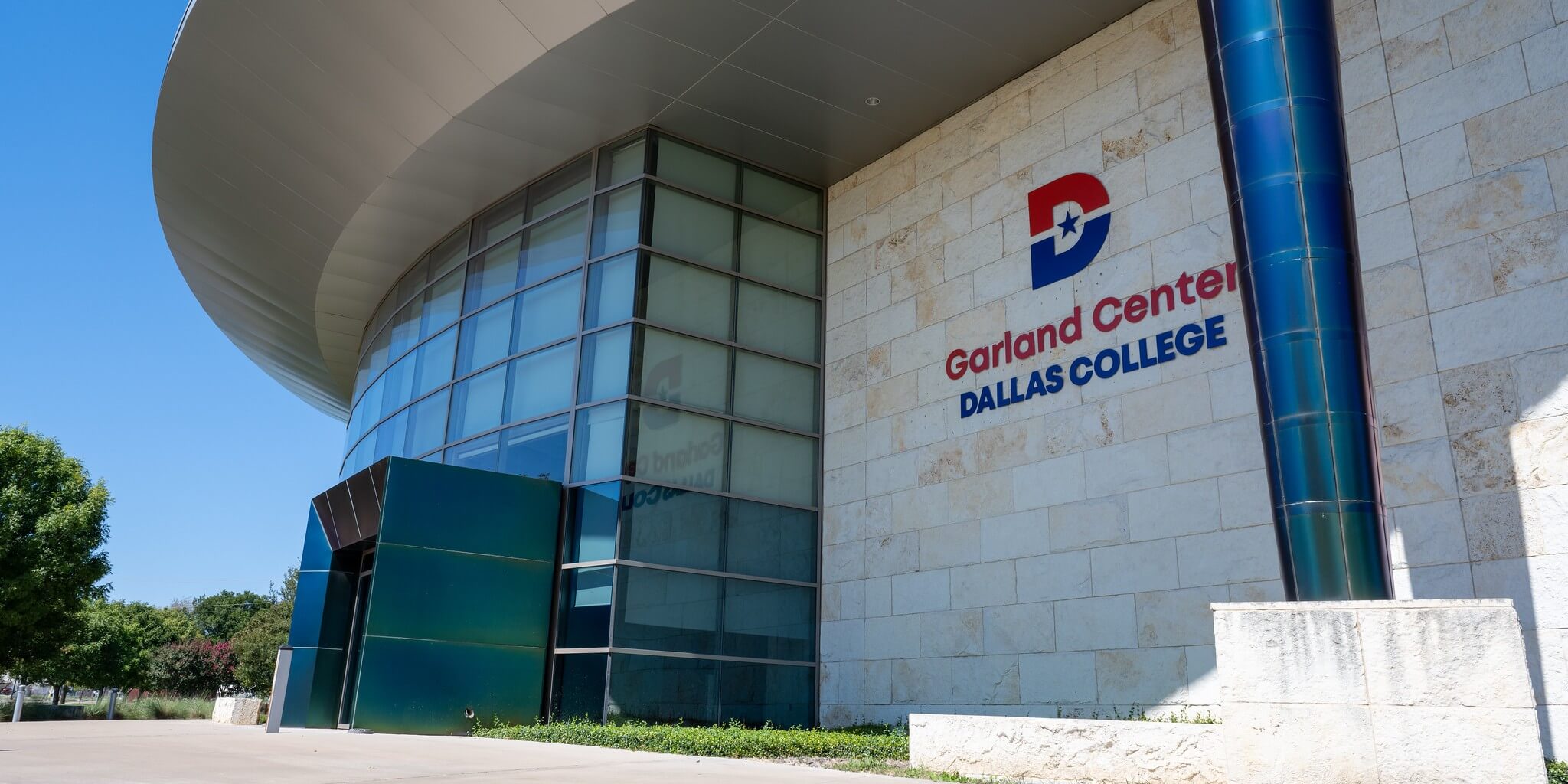 Dallas College building with the sign on it.