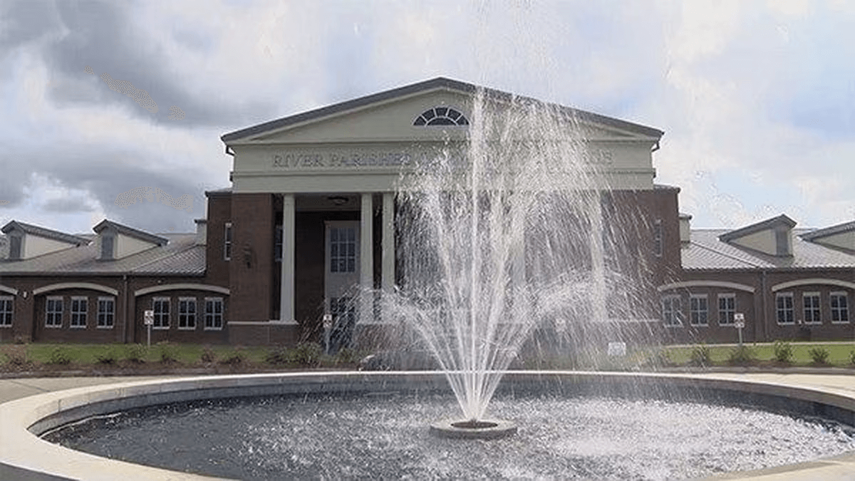 A grand fountain in front of River Parishes Community College.
